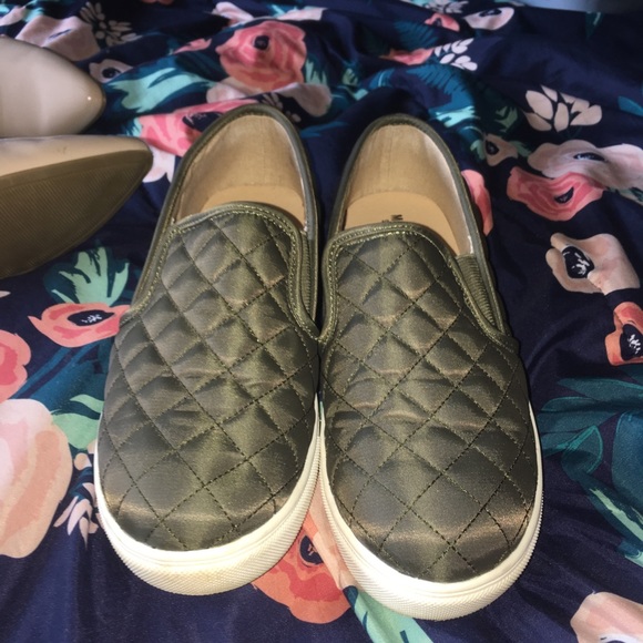 Size 7.5 mossimo green slide on shoes - Picture 3 of 3
